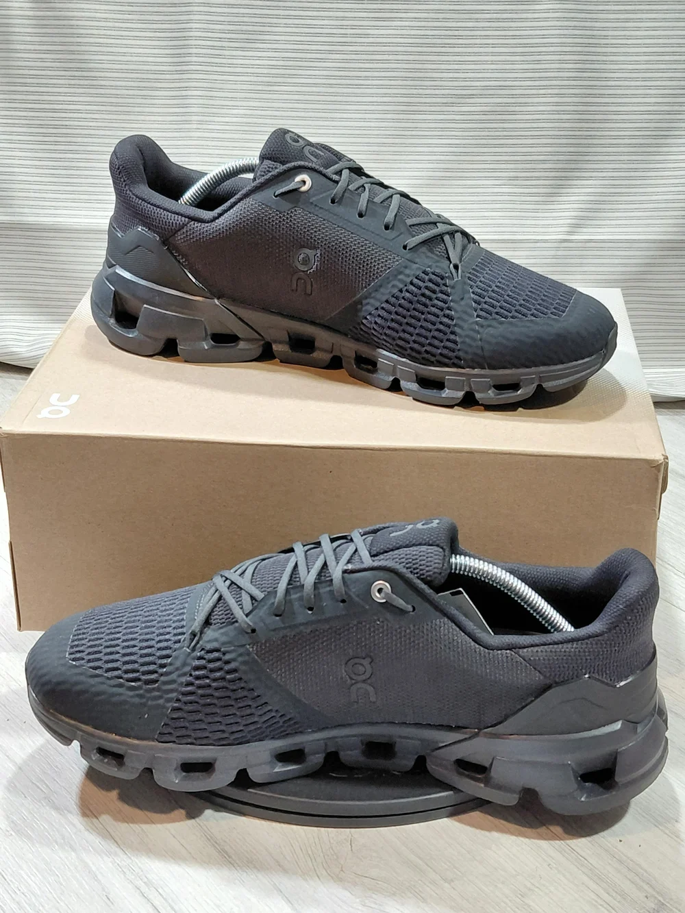 NWT On Mens Cloudflyer Triple Black Running Shoes SIZE MENS 11